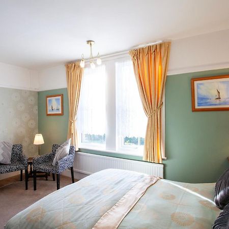 Amberlea Guest House Суонидж Екстериор снимка