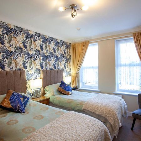 Amberlea Guest House Суонидж Екстериор снимка