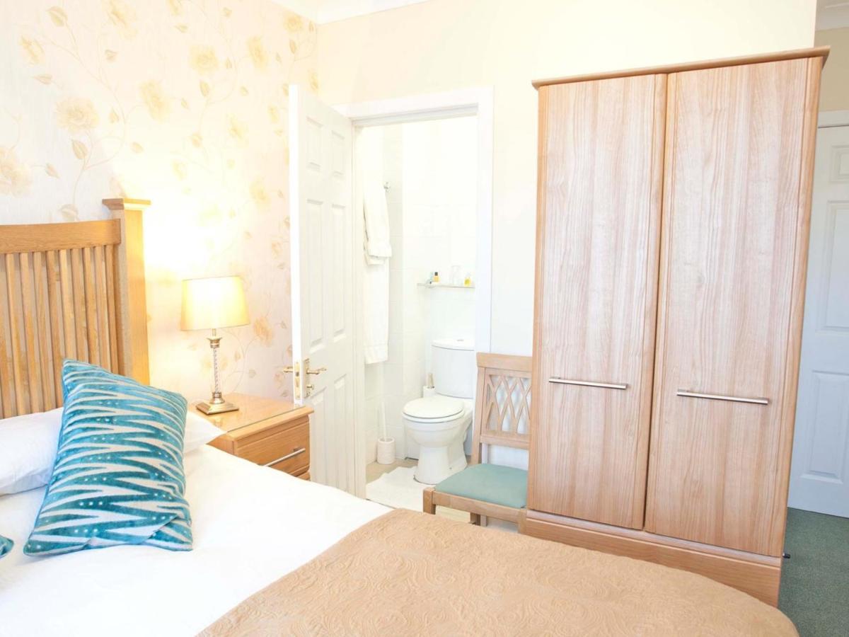 Amberlea Guest House Суонидж Екстериор снимка
