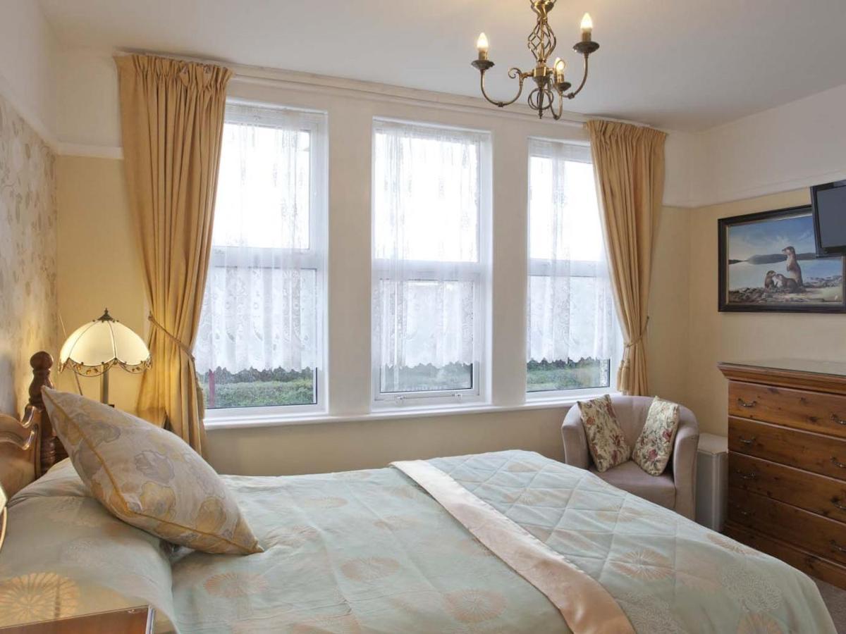 Amberlea Guest House Суонидж Екстериор снимка