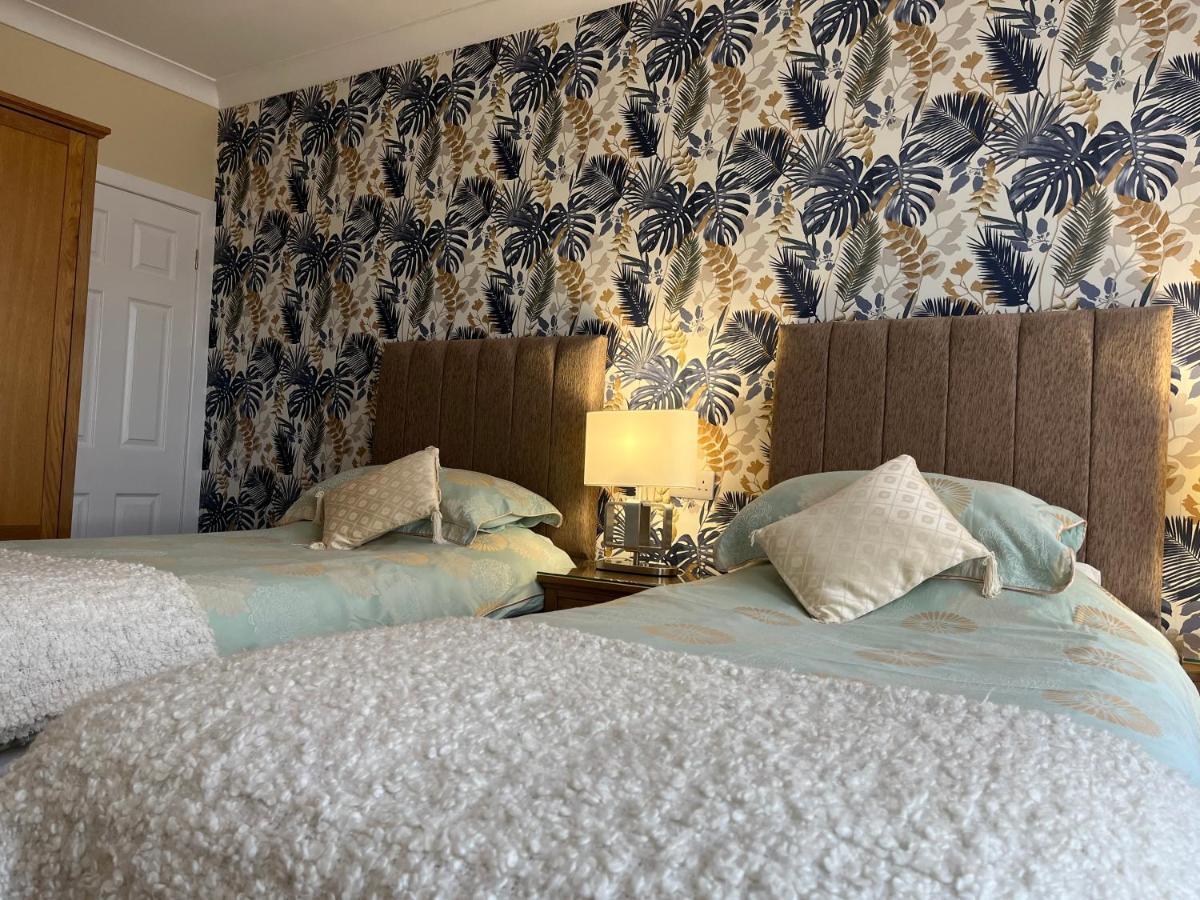 Amberlea Guest House Суонидж Екстериор снимка