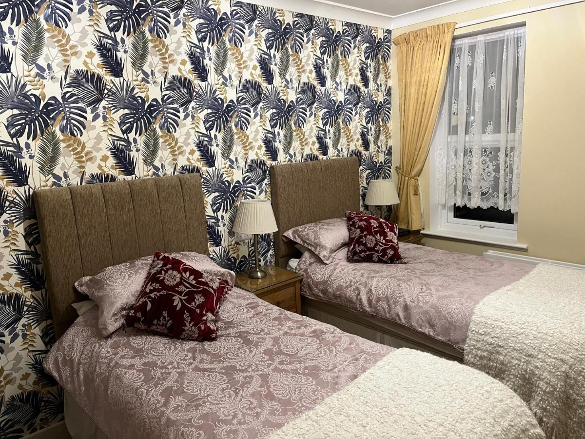 Amberlea Guest House Суонидж Екстериор снимка