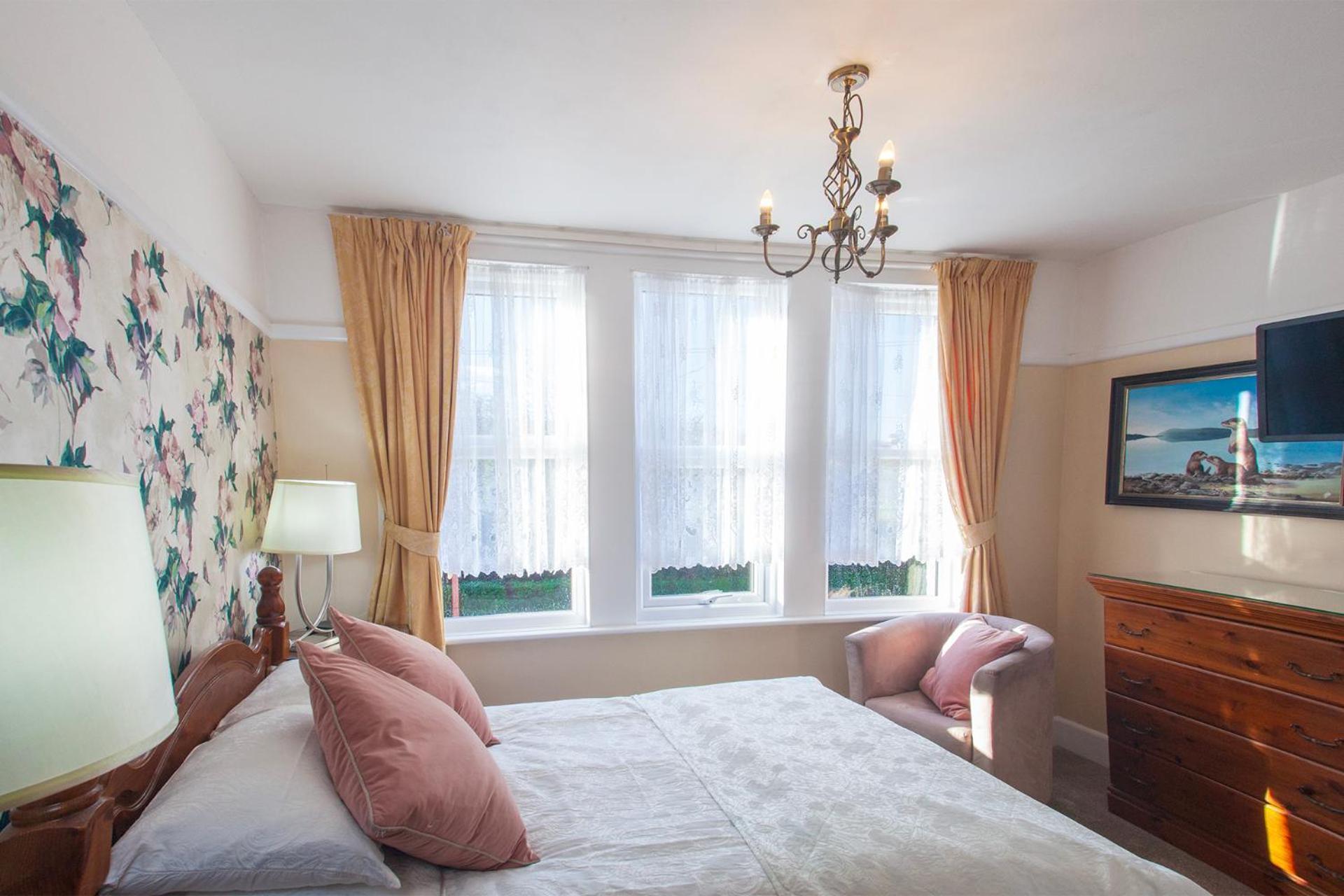 Amberlea Guest House Суонидж Екстериор снимка