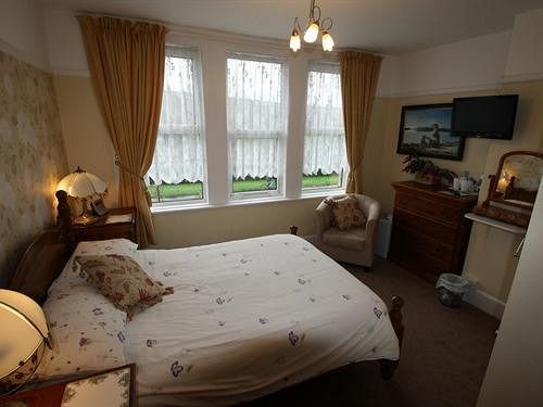 Amberlea Guest House Суонидж Екстериор снимка