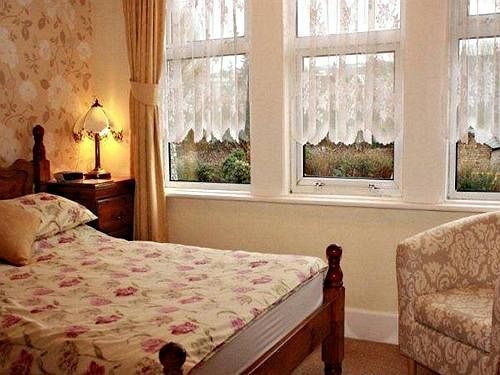 Amberlea Guest House Суонидж Екстериор снимка