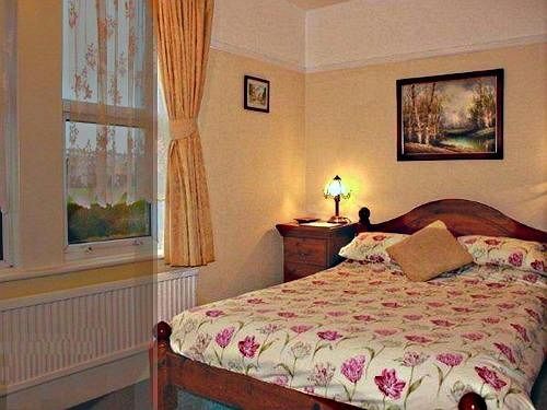 Amberlea Guest House Суонидж Екстериор снимка