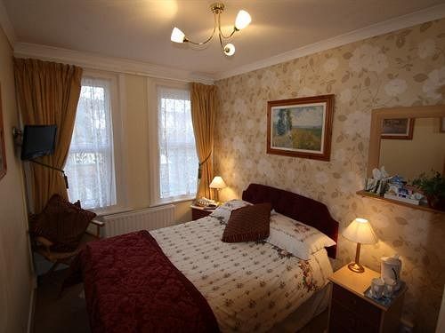 Amberlea Guest House Суонидж Екстериор снимка