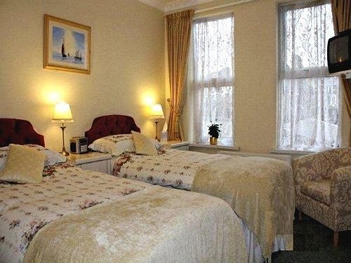 Amberlea Guest House Суонидж Екстериор снимка